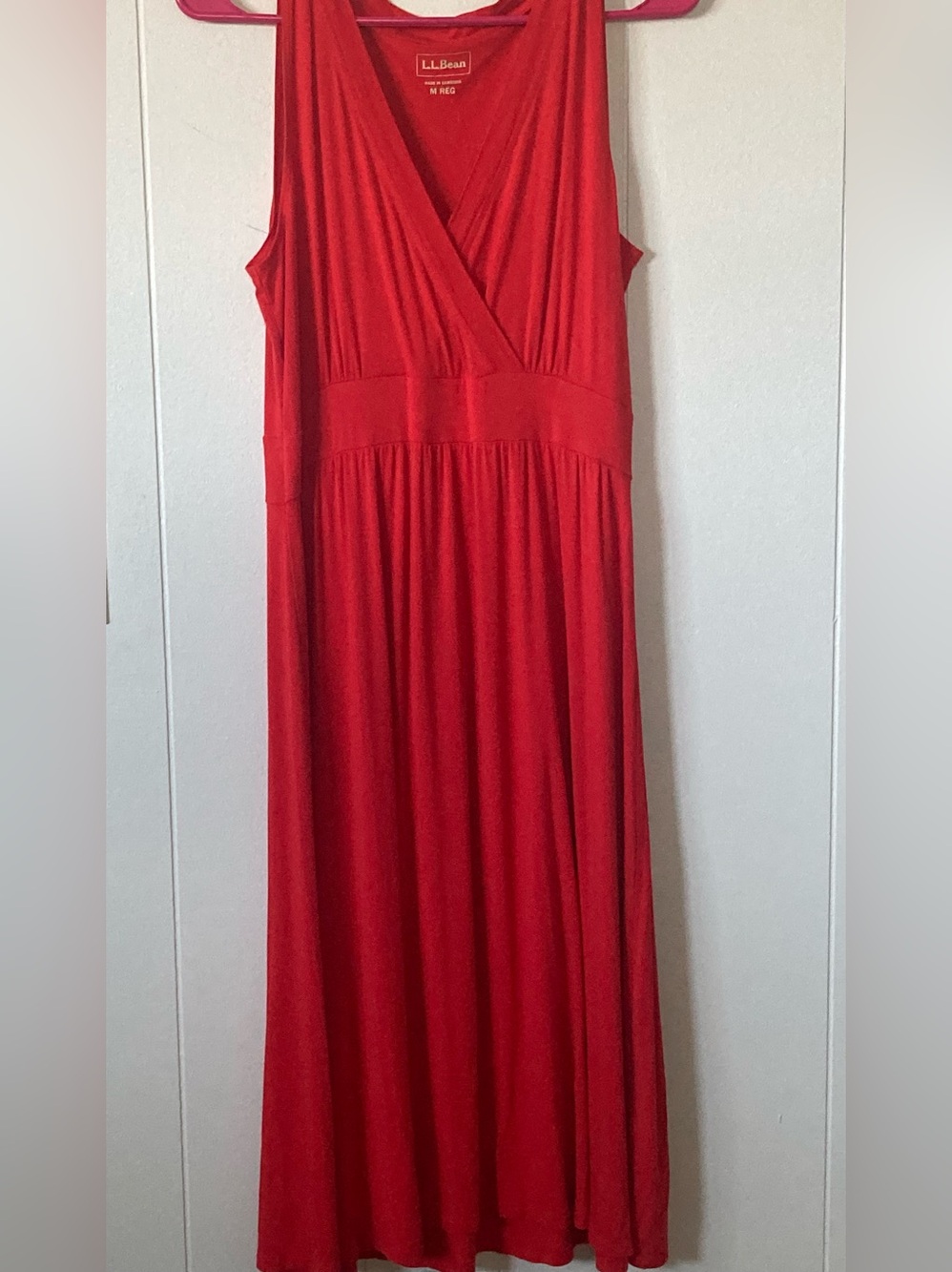 L.L. Bean SZ M Red Sleeveless Surplice Midi Dress.Soon to become your favorite.